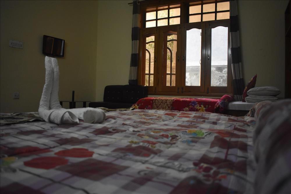 Cozy Lodge Gilgit Exteriör bild