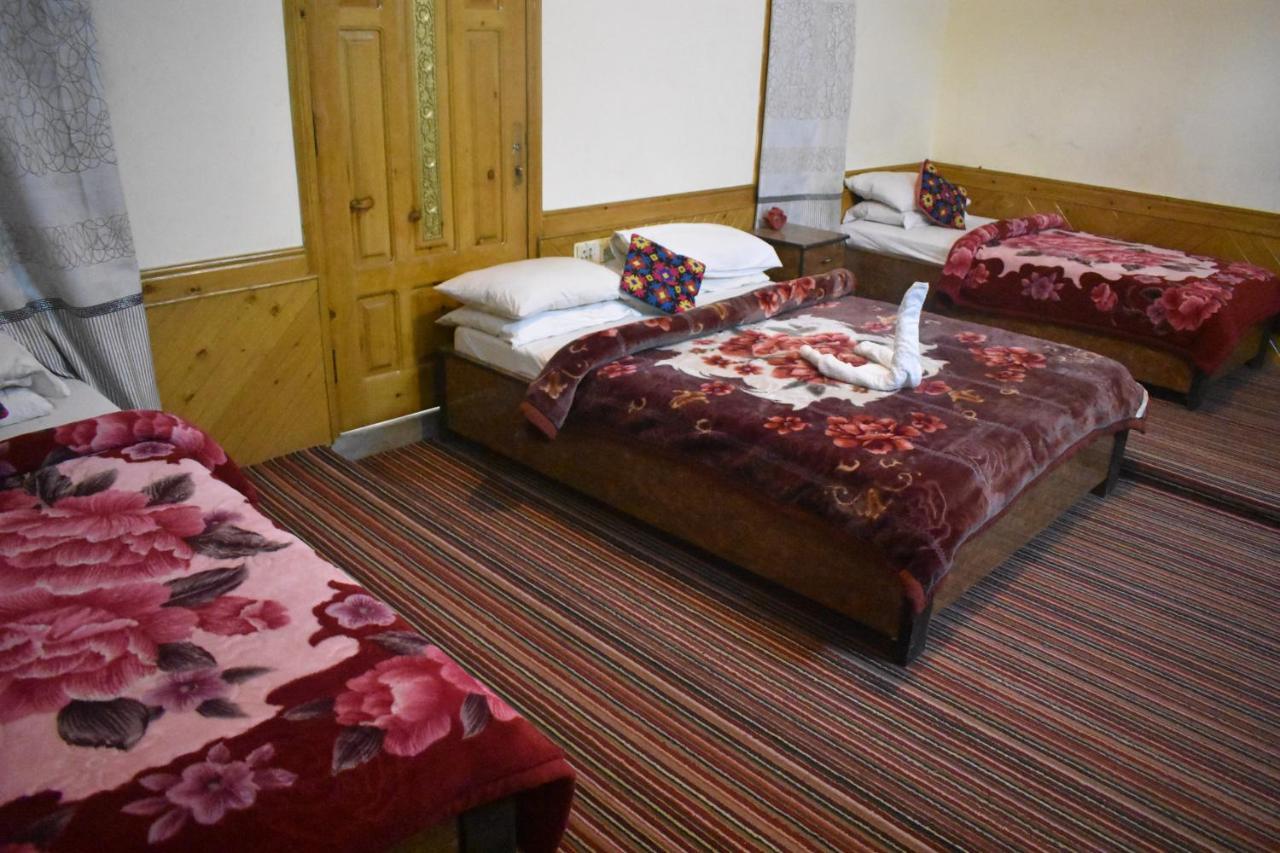 Cozy Lodge Gilgit Exteriör bild