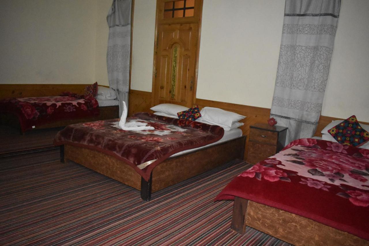 Cozy Lodge Gilgit Exteriör bild